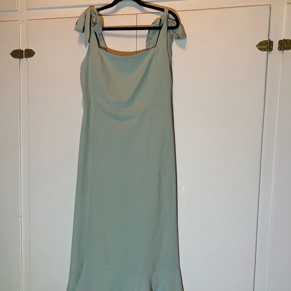 Green Sleeveless Maxi Sundress with Square Neck - Picture 2 of 13